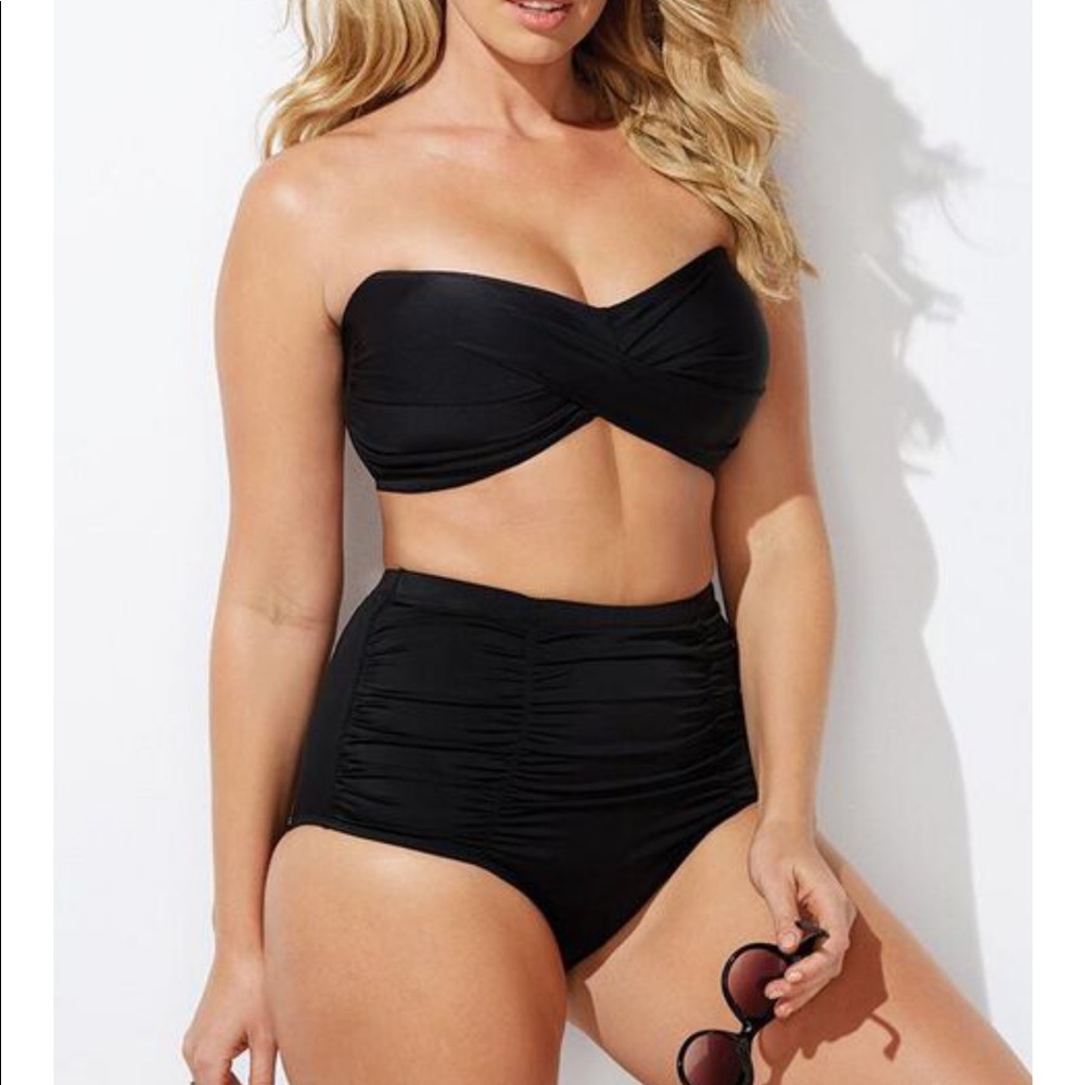 Ashley Graham’s Black High Waisted Bathing Suit